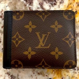 Mens Louis Vuitton Wallet, leather likes new